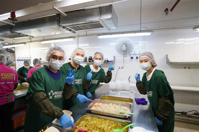 蘇麗與惜食堂合作，每月捐贈近千個飯餐予有需要之人