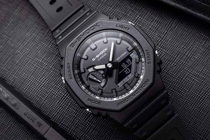 GA-2100系列中最搶鏡的絕對是這枚全黑型號，腕表相當渴市且經常缺貸，絕