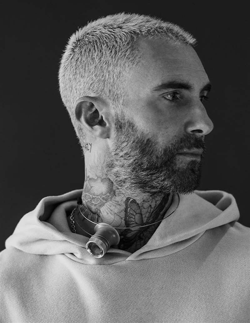 Maroon 5主唱Adam Levine喜歡收藏高級手表,最近他拓展了玩表的層次,找上Artisans de Genève幫他改造勞力士Daytona。 (Source:Artisans de Genève) Maroon 5主音改裝Daytona勁有Taste!霓虹綠鏤空勞力士極具觀賞性-復(fù)刻表